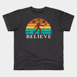 Bigfoot believe Kids T-Shirt